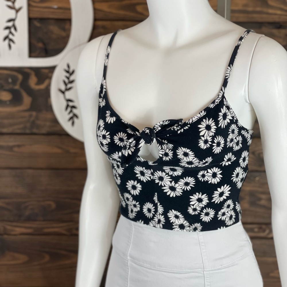 Forever 21 | Knot Tie Front Cropped Cami Tank Top Daisy‎ Flower Floral Print
